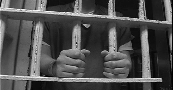 سخرية مؤلمة على طريق إدكو.. ضبط المتهمين بالتنمر على مواطن