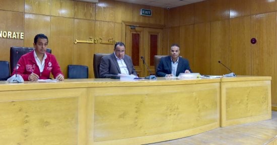 سكرتير عام محافظة الأقصر يبحث 25 شكوى ويستجيب لمطالب الأهالى باليوم المفتوح