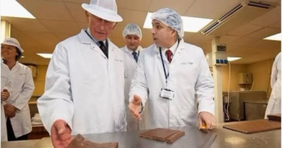 كادبوري تواجه أزمة كبرى مع الملك تشارلز بسبب نشاطها في روسيا