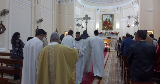كنائس الطائفة الكاثوليكية بالإسكندرية تحتفل بعيد الميلاد المجيد.. فيديو وصور