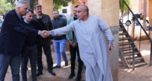 محافظ أسوان يطمئن المواطنين على انتظام وصول المياه بحى الصداقة