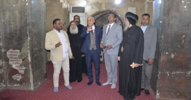 محافظ الأقصر يزور دير الأنبا متاؤس الفاخورى بإسنا ويبحث مطالب الأهالى.. صور