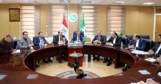 محافظ الشرقية يبحث إقامة مصنع لتدوير المخلفات بالخطارة