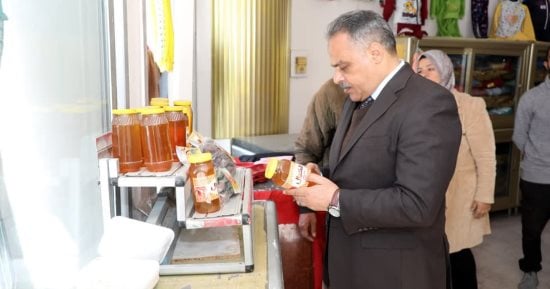 محافظ الشرقية يتفقد مقر جمعية الأسر المنتجة بمدينة الزقازيق