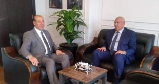محافظ الوادى الجديد يناقش خطة مشروعات جهاز التعمير بالمحافظة