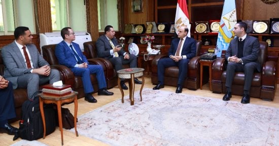 محافظ كفر الشيخ يناقش خطة التطوير المؤسسى وتطبيق التحول الرقمى مع وفد الاتصالات