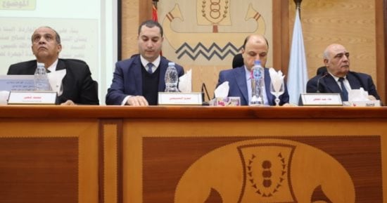 محافظ كفر الشيخ يناقش عدداً من الموضوعات والقرارات الخدمية بالمجلس التنفيذى