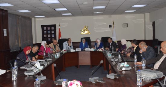 نائب رئيس جامعة بنها تستقبل فريق الاعتماد البرامجي لكلية الآداب