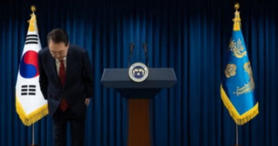 نيويورك تايمز: عدم يقين سياسى واضطرابات يهيمنان على كوريا الجنوبية